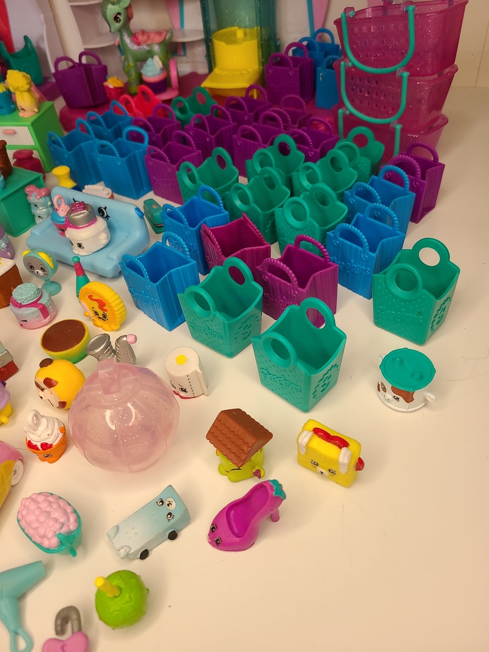Large Shopkins Bundle Houses Cars & 120+ Figures - Picture 8 of 16